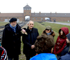 Son morto che ero bambino. Francesco Guccini va ad Auschwitz